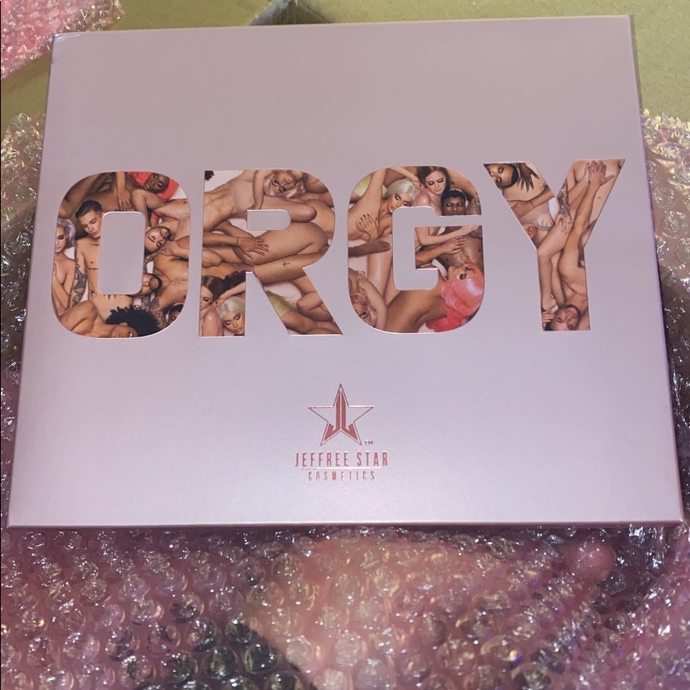 Jeffree Star eyeshadow palette